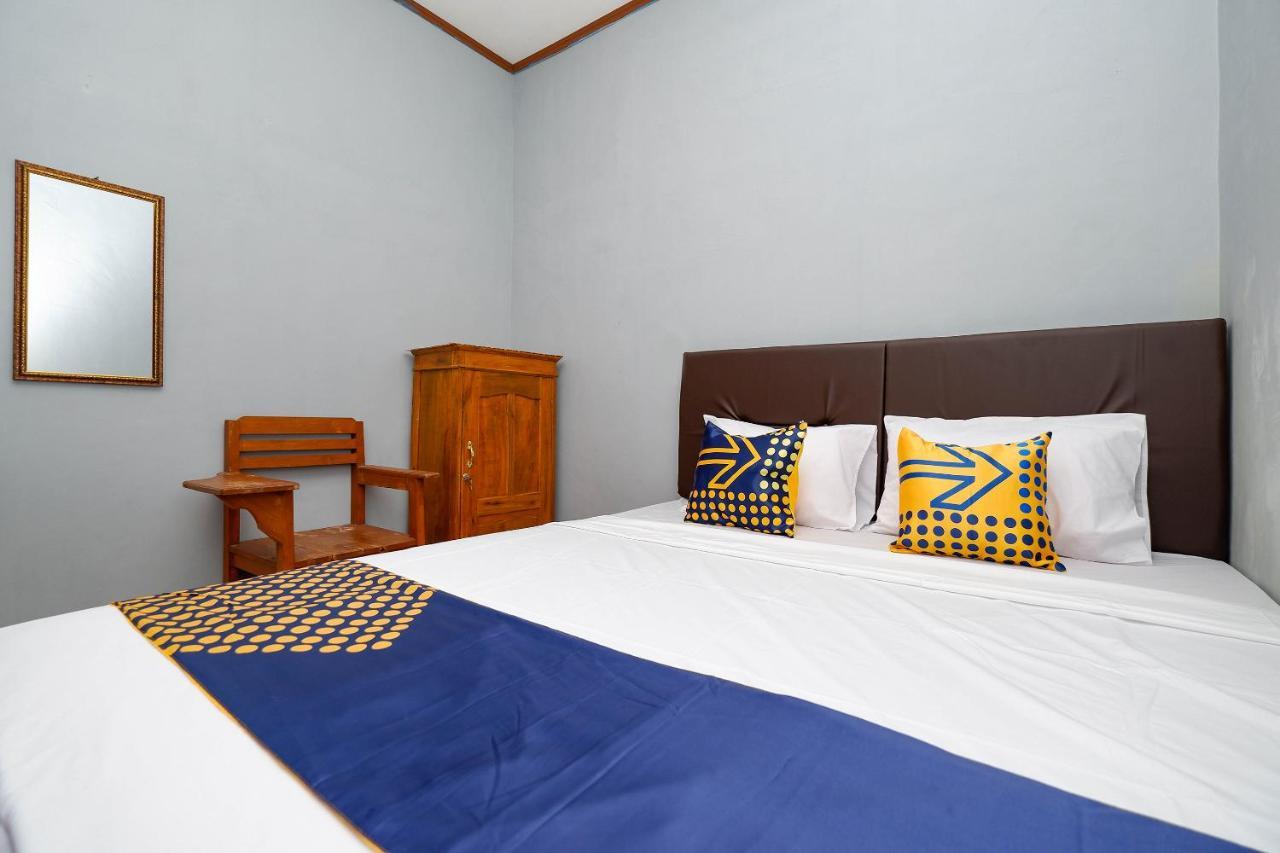 สปอต ออน 2821 กรียา กาวูลา ชาเรียะฮ์ Hotel Surakarta  ภายนอก รูปภาพ