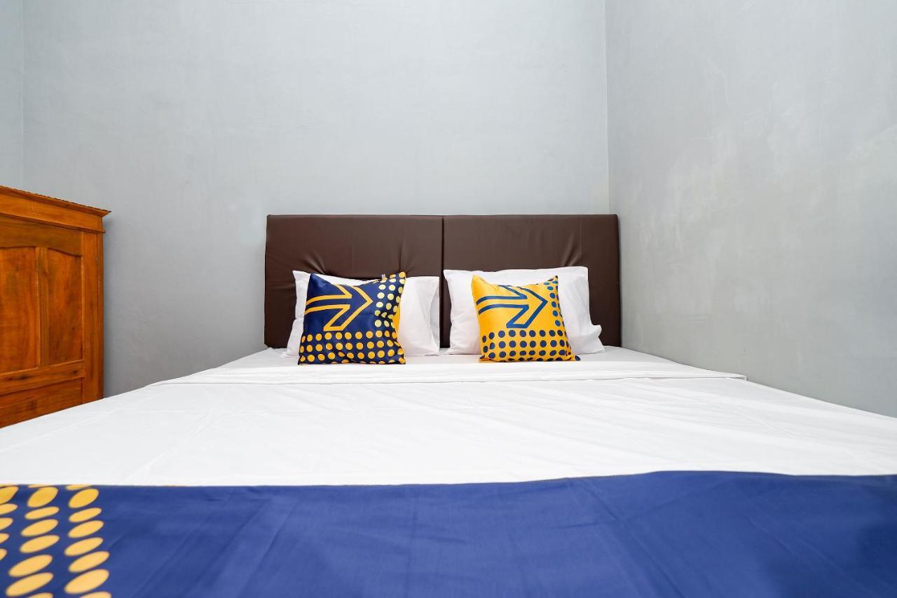 สปอต ออน 2821 กรียา กาวูลา ชาเรียะฮ์ Hotel Surakarta  ภายนอก รูปภาพ