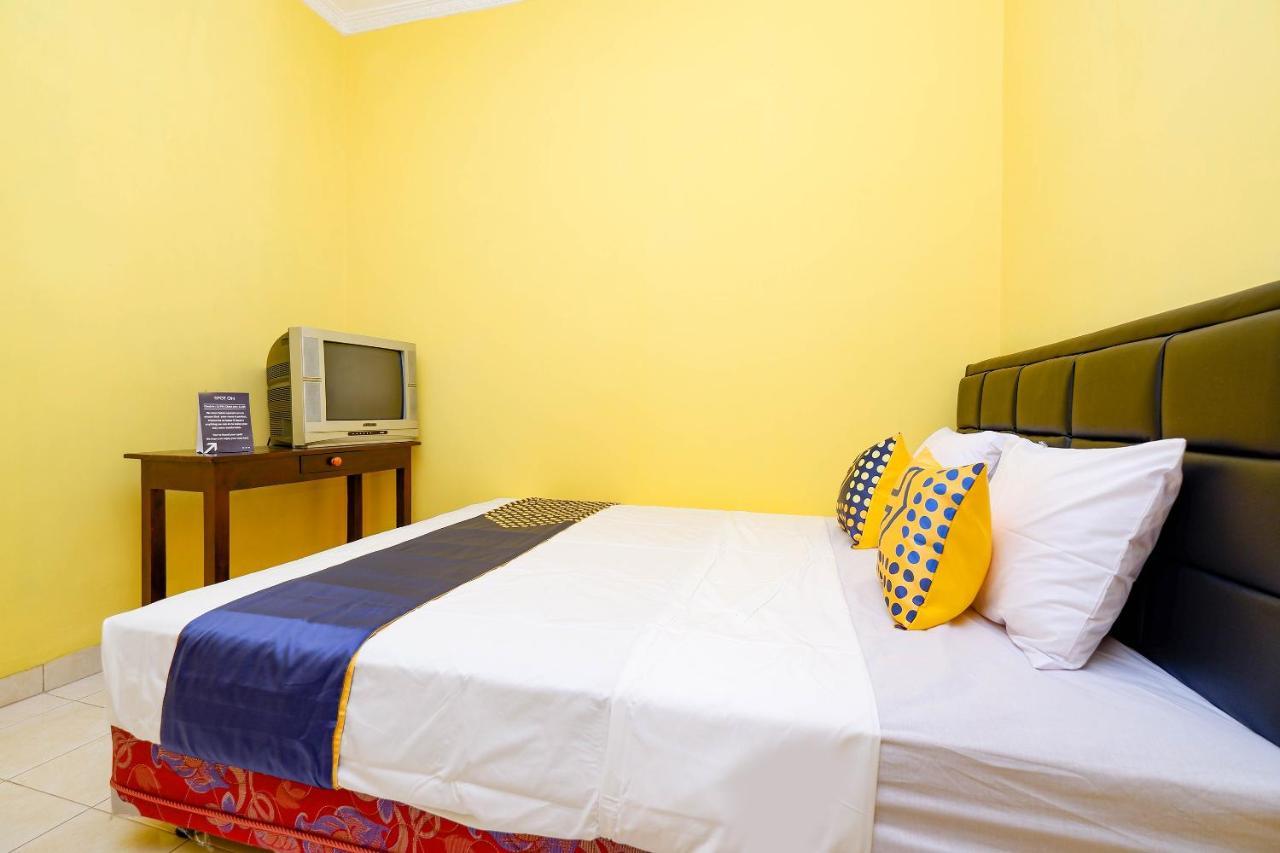 สปอต ออน 2821 กรียา กาวูลา ชาเรียะฮ์ Hotel Surakarta  ภายนอก รูปภาพ