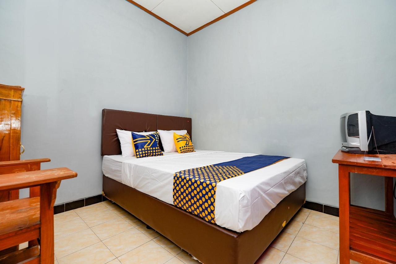 สปอต ออน 2821 กรียา กาวูลา ชาเรียะฮ์ Hotel Surakarta  ภายนอก รูปภาพ