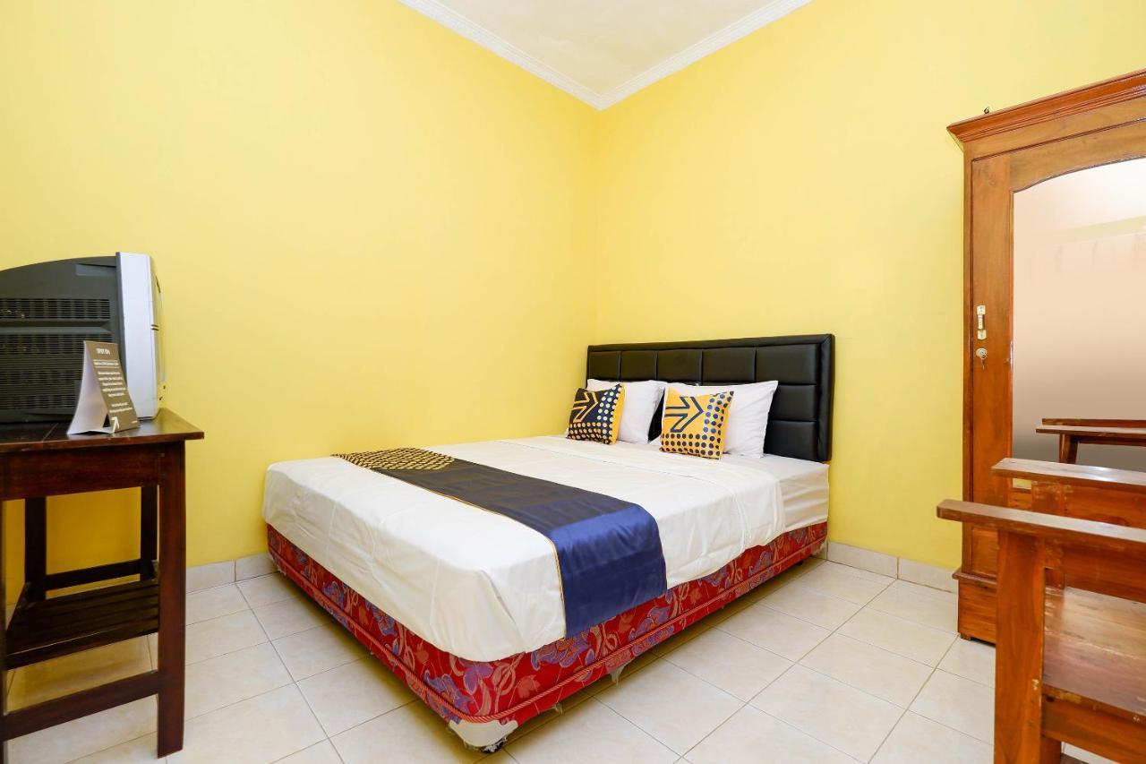 สปอต ออน 2821 กรียา กาวูลา ชาเรียะฮ์ Hotel Surakarta  ภายนอก รูปภาพ