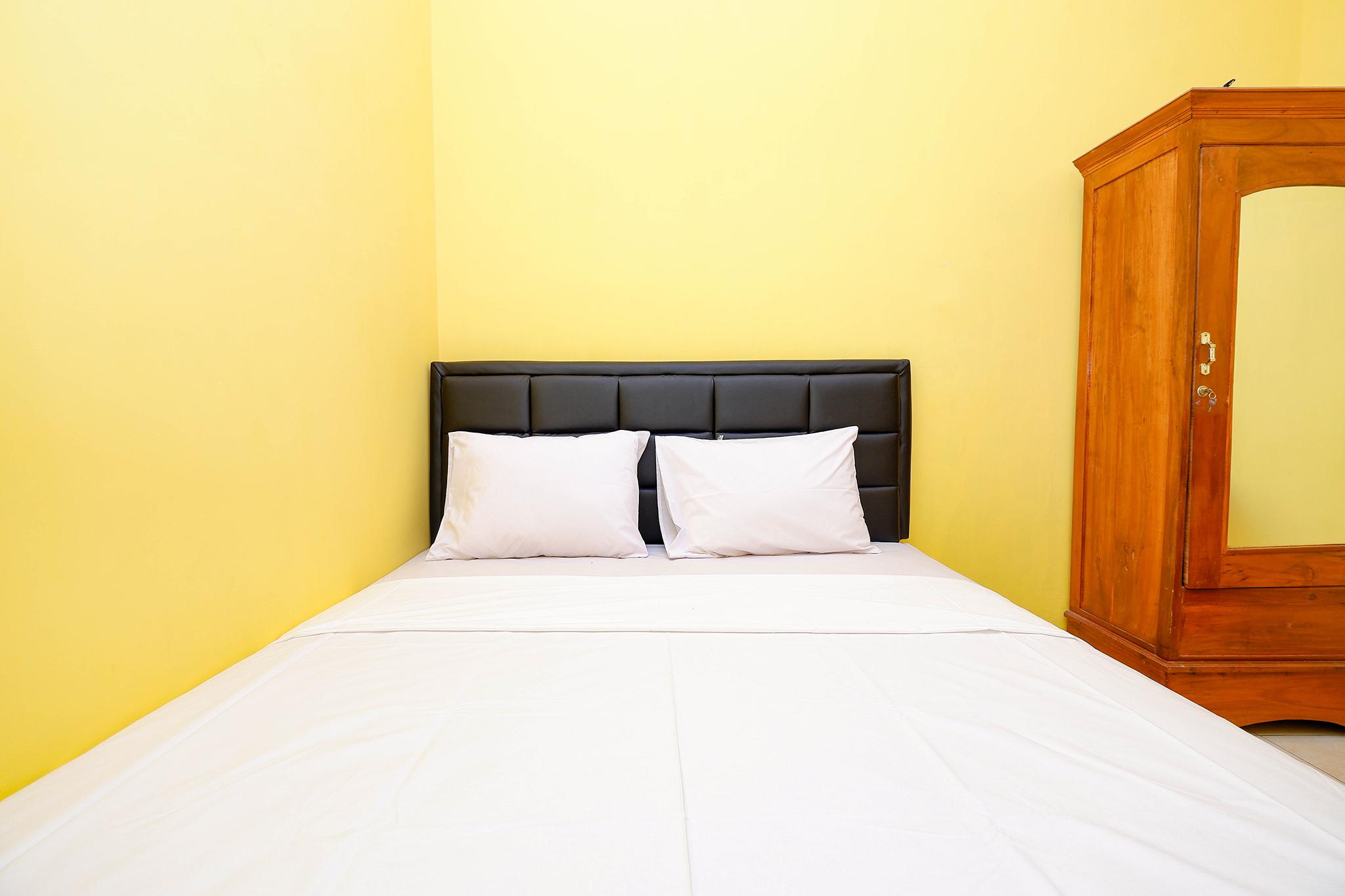 สปอต ออน 2821 กรียา กาวูลา ชาเรียะฮ์ Hotel Surakarta  ภายนอก รูปภาพ