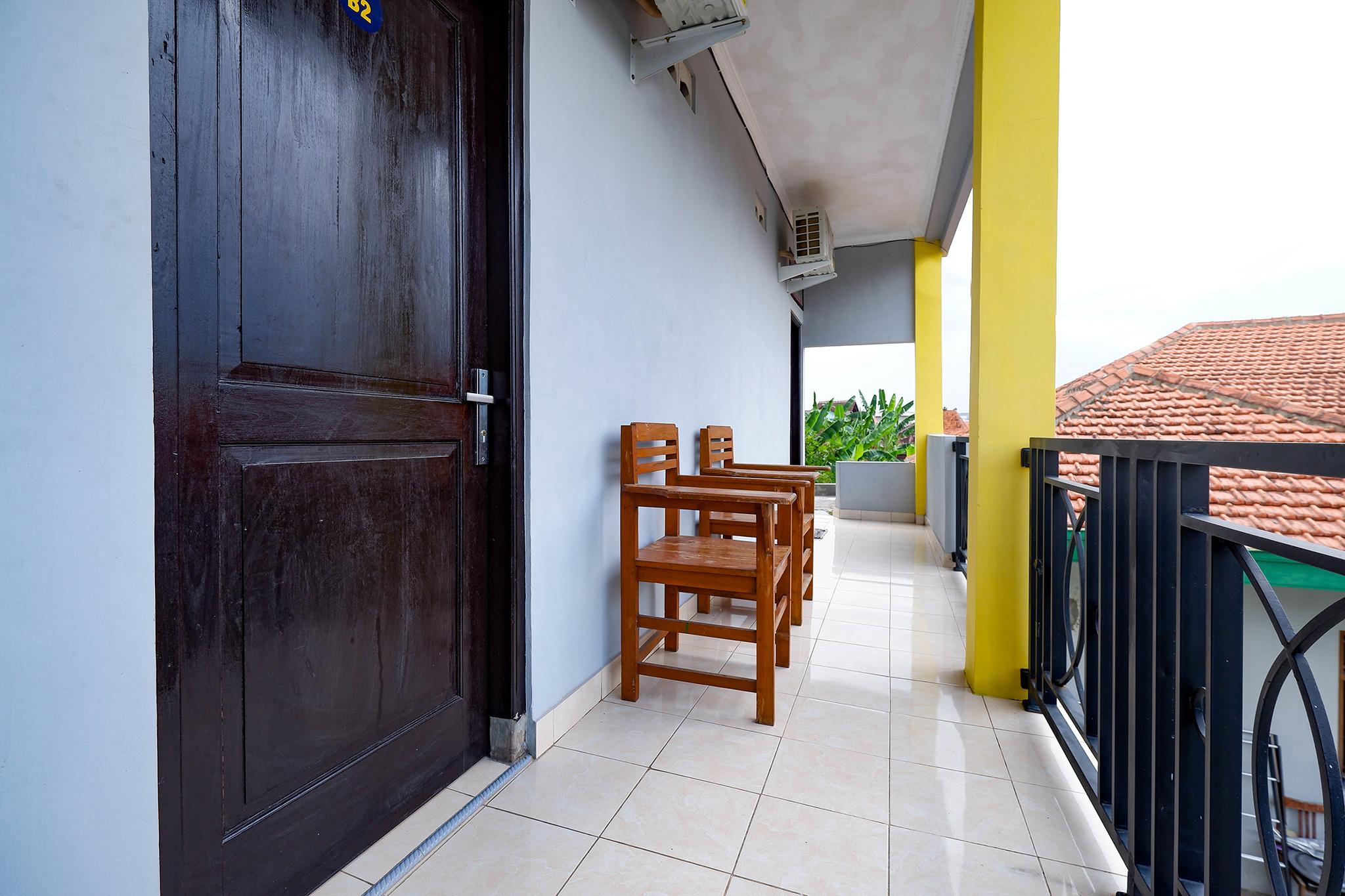 สปอต ออน 2821 กรียา กาวูลา ชาเรียะฮ์ Hotel Surakarta  ภายนอก รูปภาพ