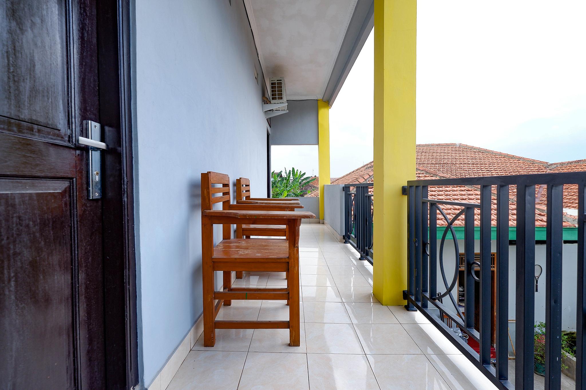 สปอต ออน 2821 กรียา กาวูลา ชาเรียะฮ์ Hotel Surakarta  ภายนอก รูปภาพ