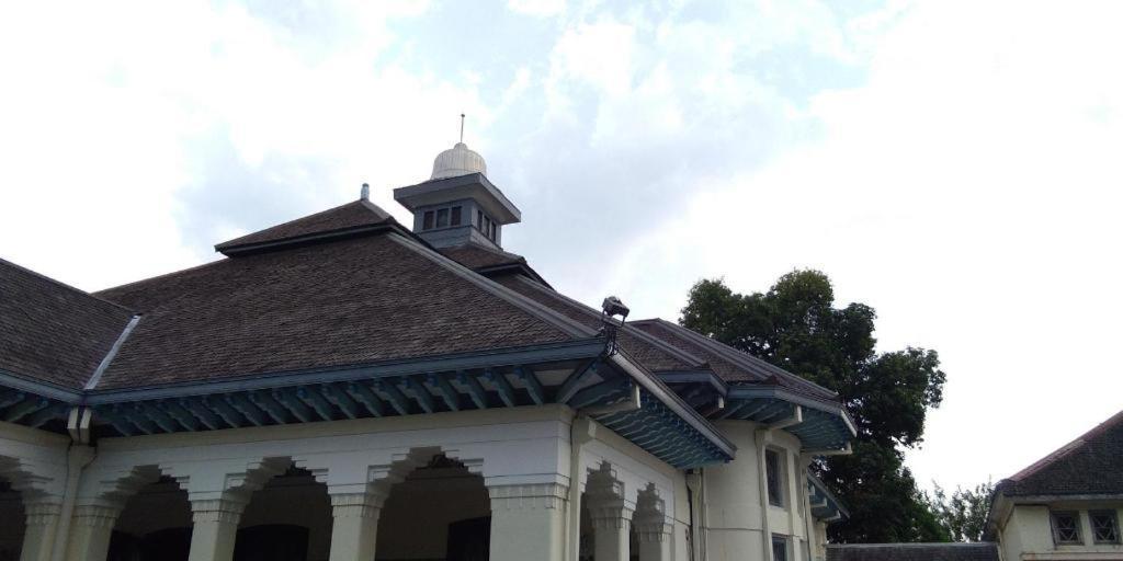 สปอต ออน 2821 กรียา กาวูลา ชาเรียะฮ์ Hotel Surakarta  ภายนอก รูปภาพ